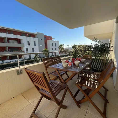 2 Pièces Cosy Avec Terrasse Et Garage Privé, Proche - Fr-1-338-5 Sète